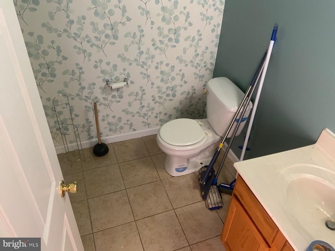 359 Reservoir St - Photo 5 of 16