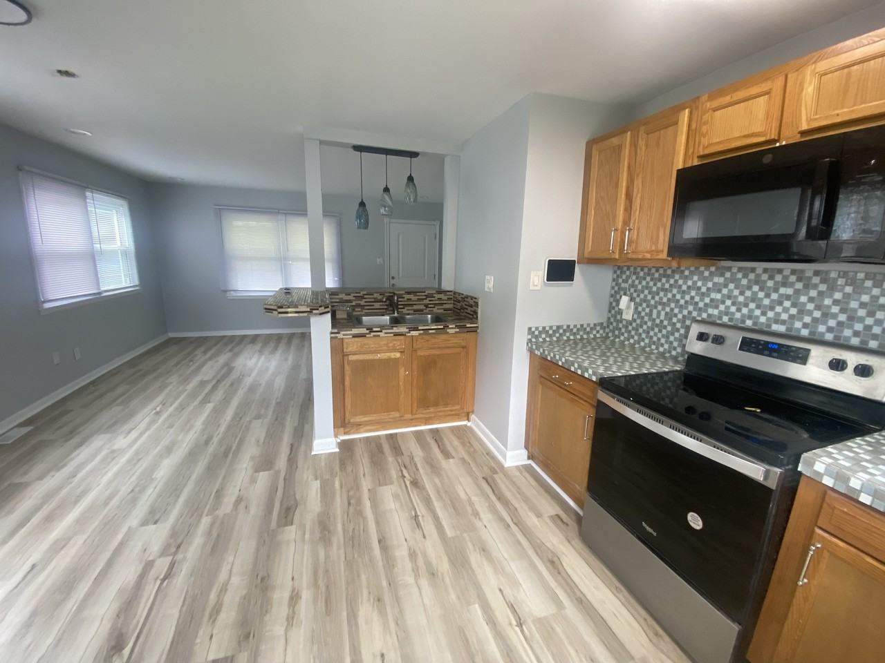 841 S Addison St #1 - Photo 5 of 10