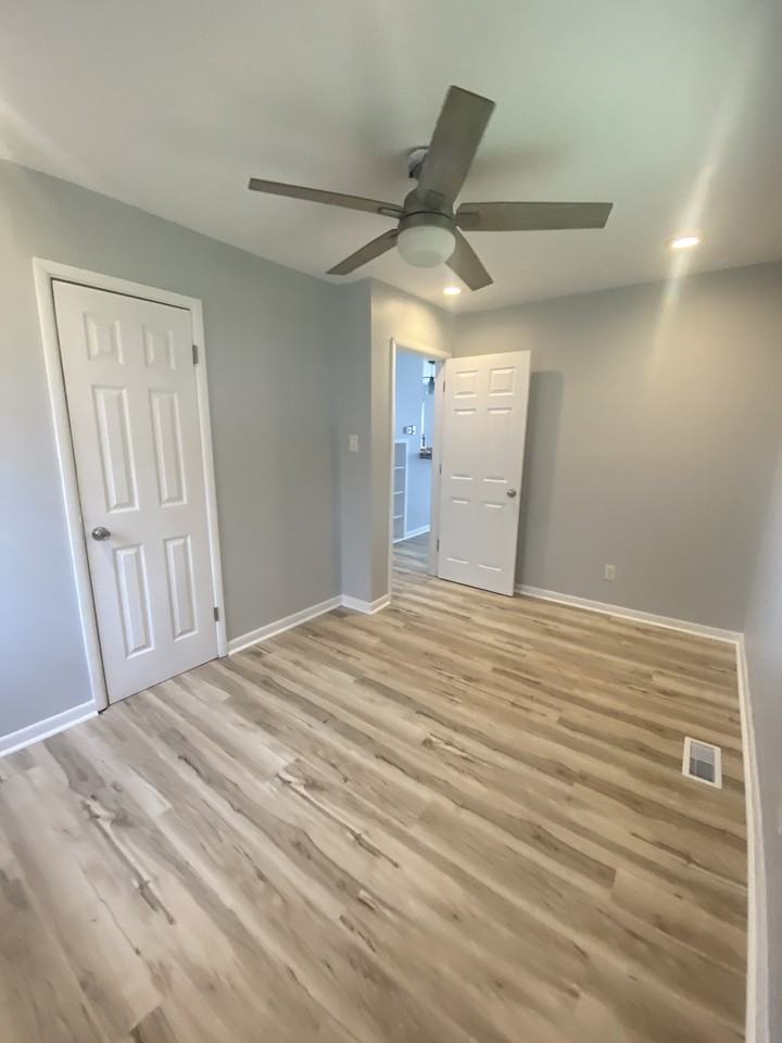 841 S Addison St #1 - Photo 6 of 10