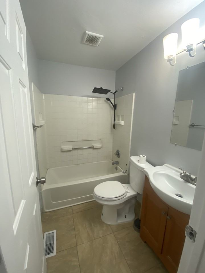 841 S Addison St #1 - Photo 7 of 10