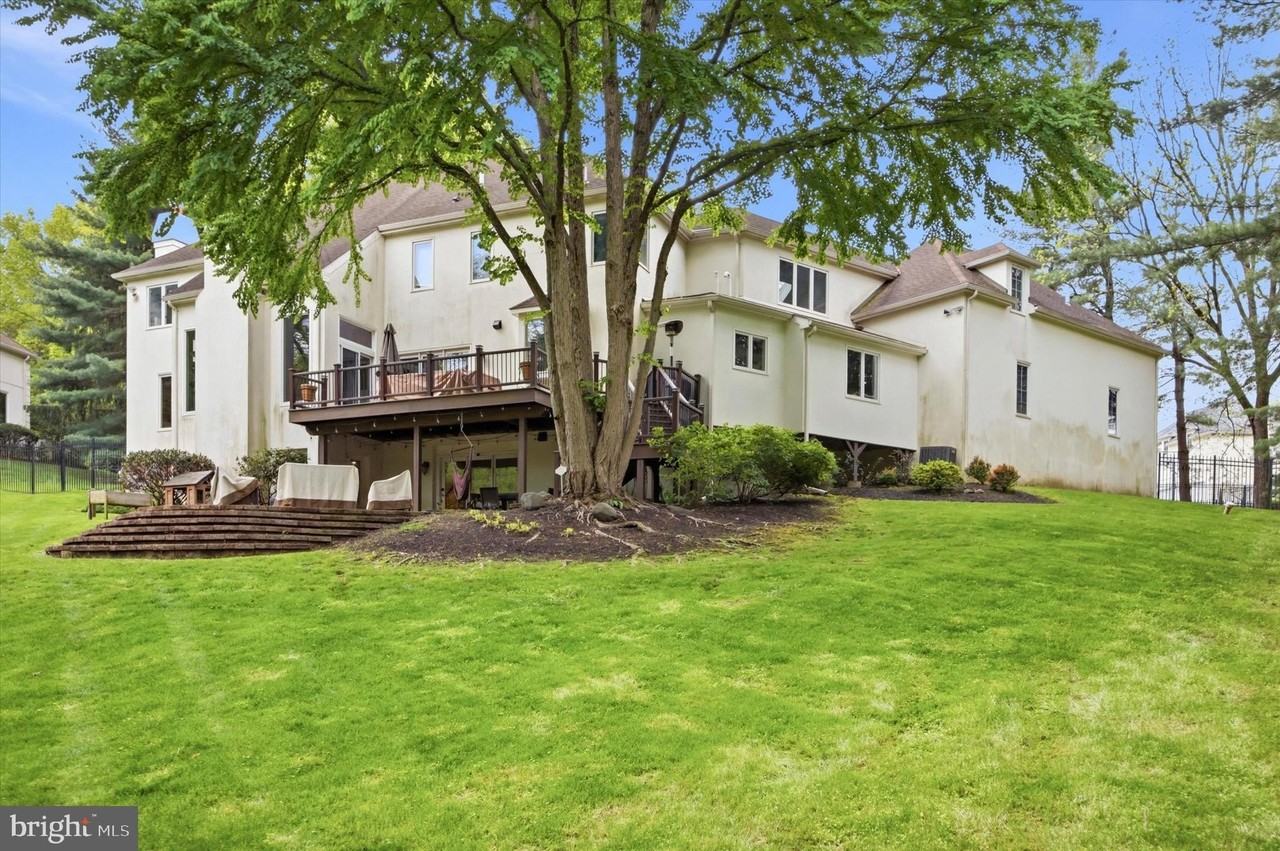 111 Fairview Rd - Photo 4 of 15