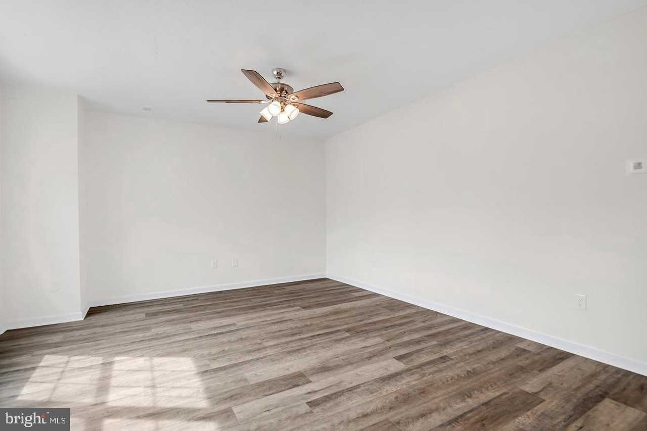 SIENNA BLVD #201 - Photo 4 of 22
