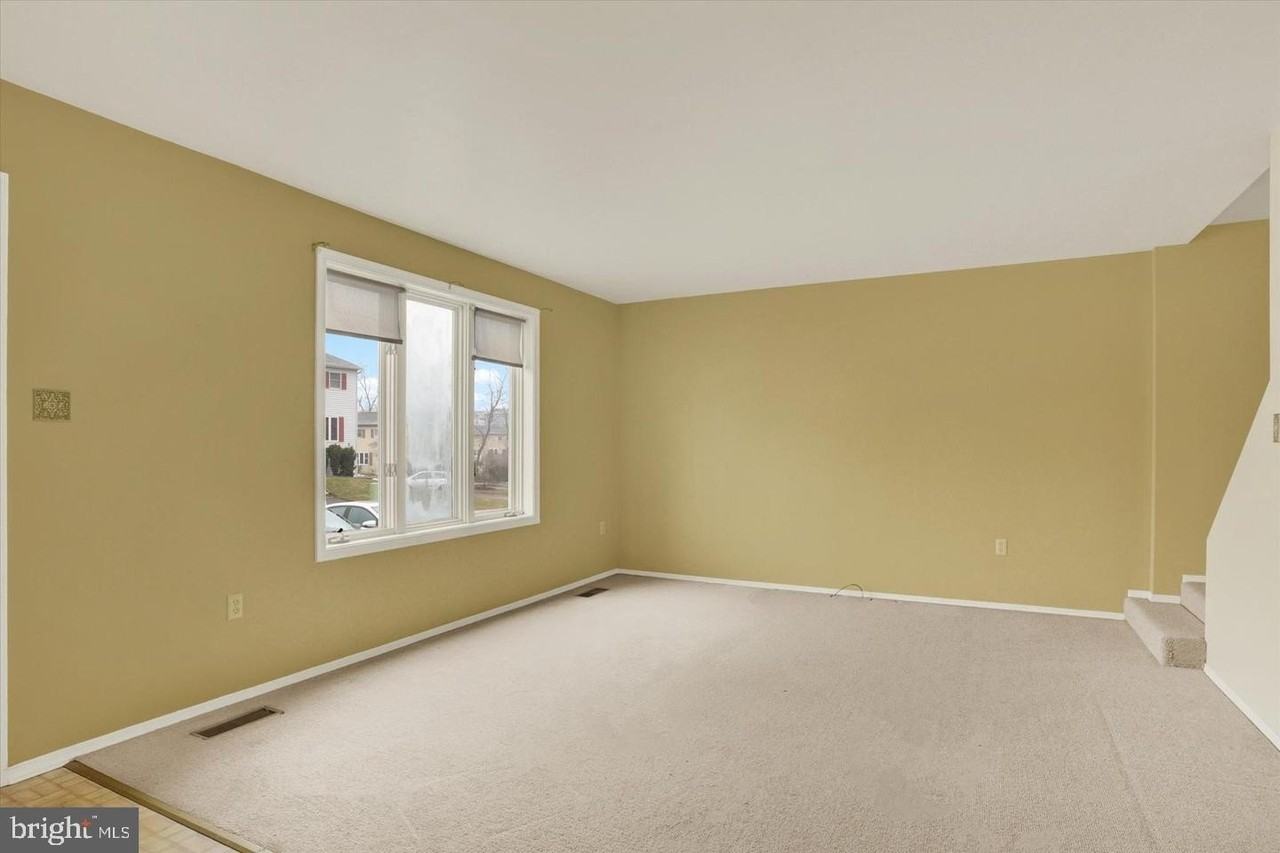 22 Persian Lilac Dr - Photo 4 of 23