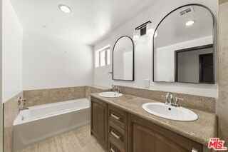 17512 Gledhill St - Photo 6 of 7