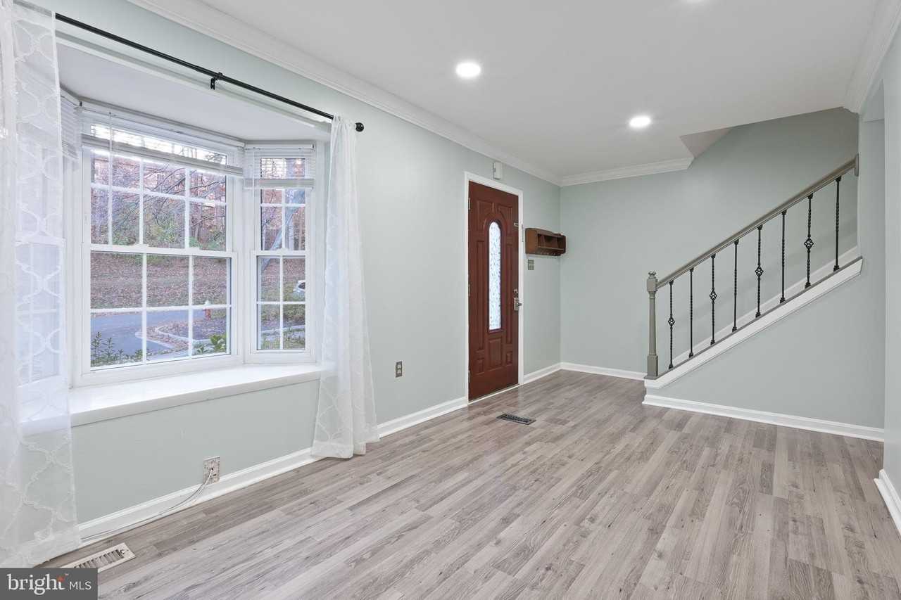 6446 Shannon Station Ct - Photo 5 of 39
