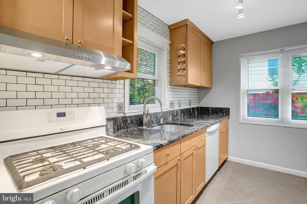 2340 Fairview Ter - Photo 2 of 30