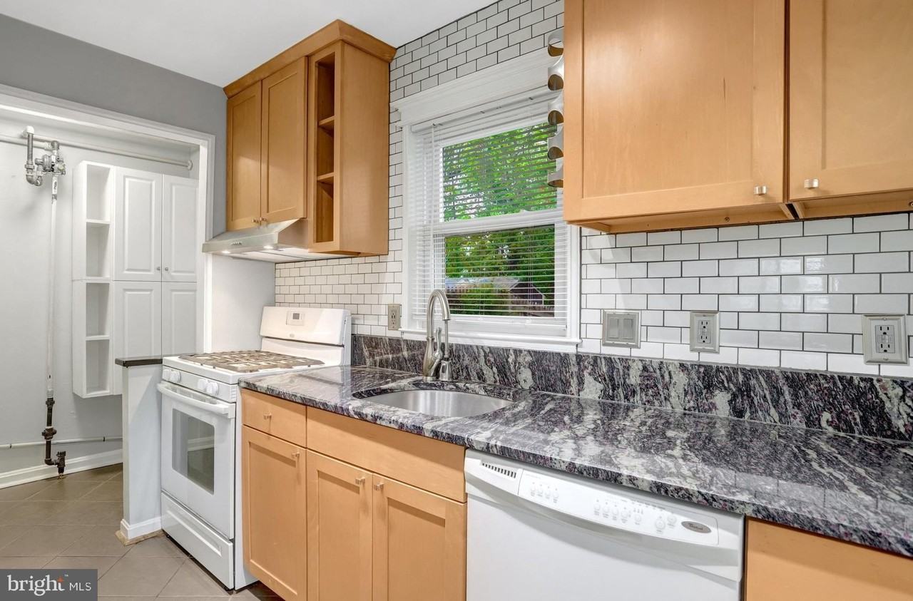 2340 Fairview Ter - Photo 3 of 30