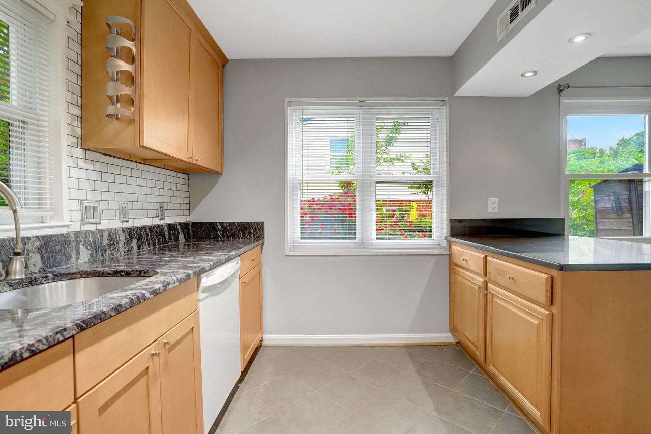 2340 Fairview Ter - Photo 4 of 30