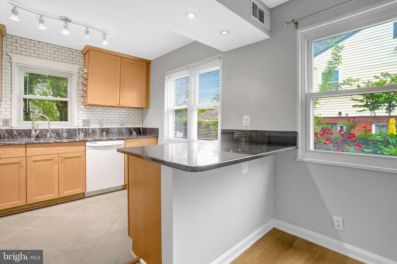 2340 Fairview Ter - Photo 6 of 30