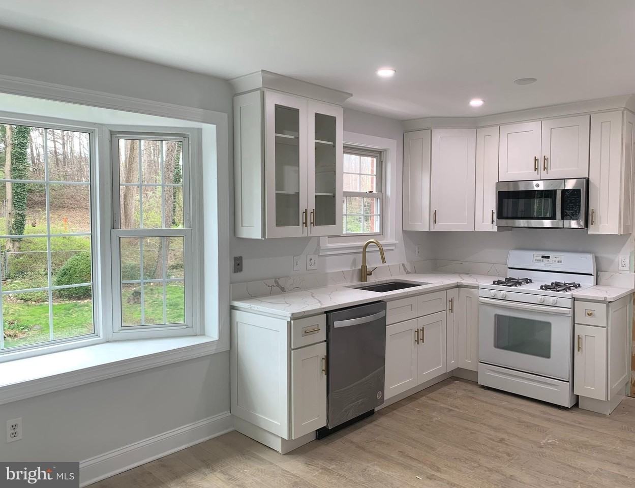 5617 Eastbourne Dr - Photo 5 of 37