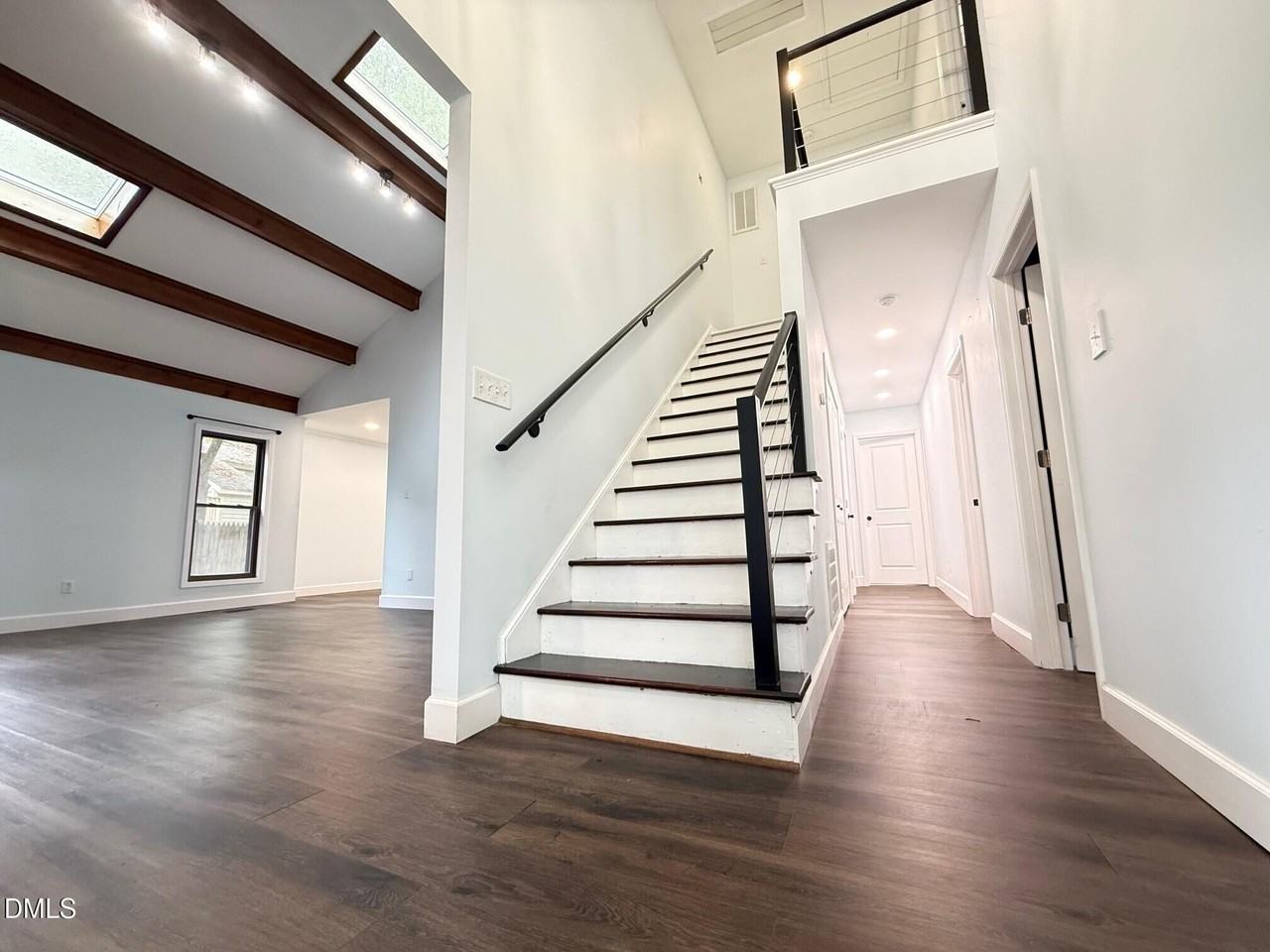 103 Cameron Ct - Photo 3 of 35