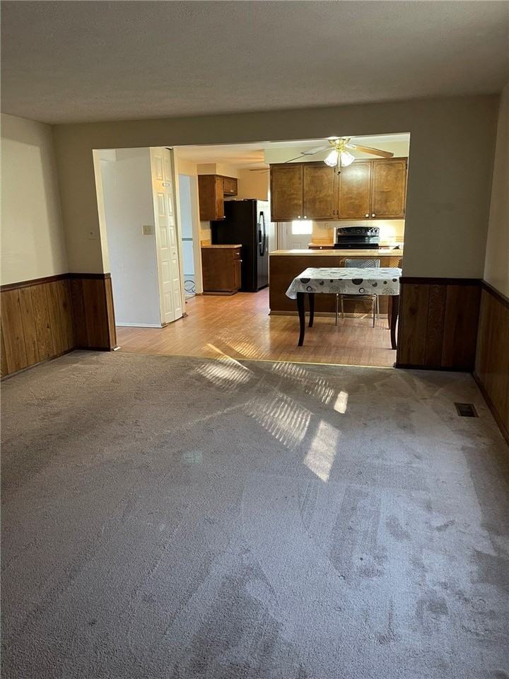 1293 Manor Dr - Photo 3 of 20