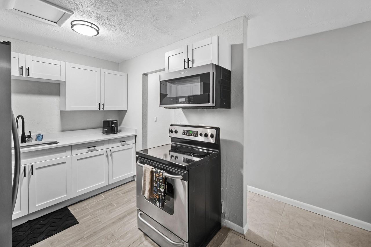 E 19th St - Photo 2 of 27