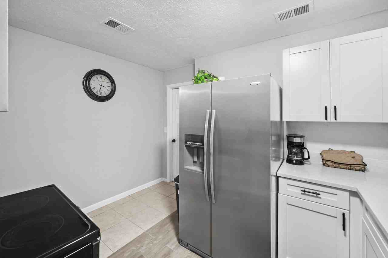 E 19th St - Photo 3 of 27