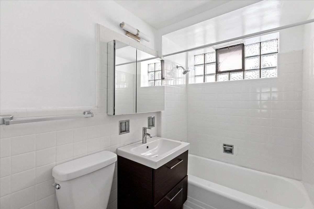 6705 N California Ave #09GN - Photo 7 of 8