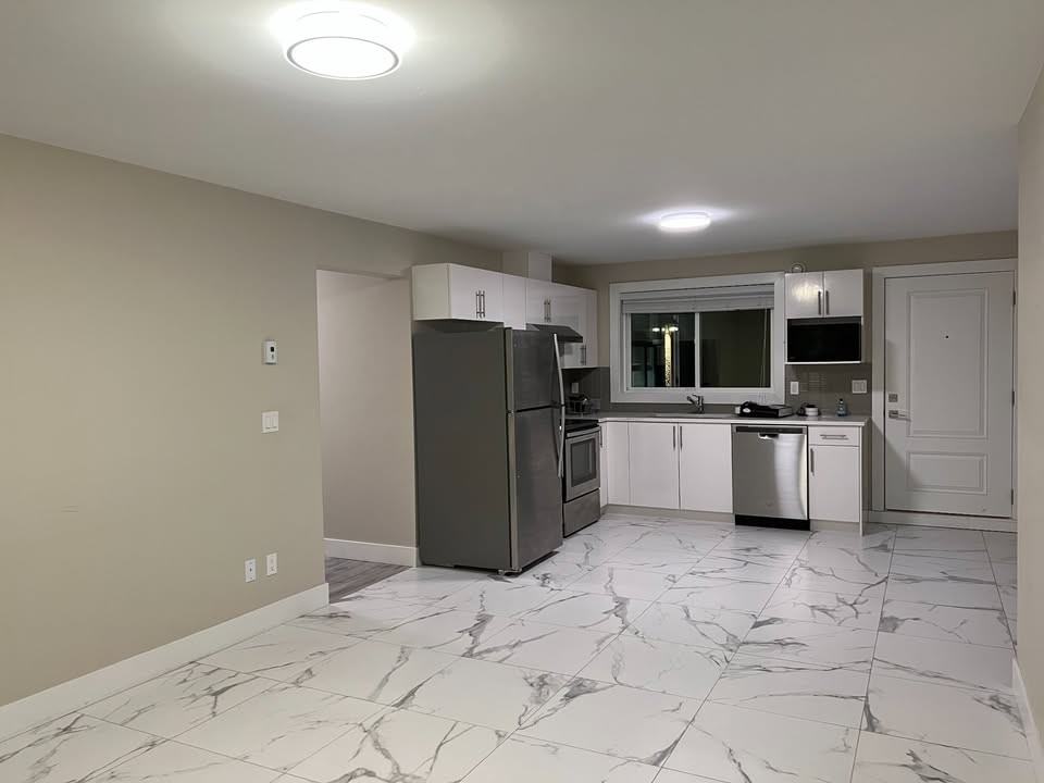 2445 Haversley Ave #1 - Photo 4 of 11