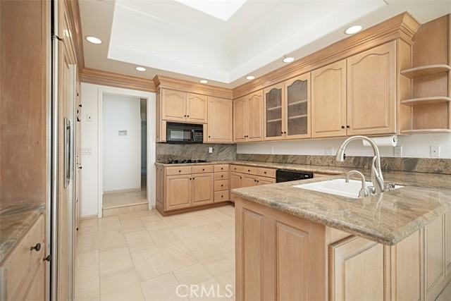 408 Pasadena Ct - Photo 3 of 27