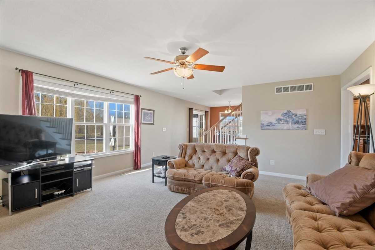 705 Bergamot St - Photo 4 of 25