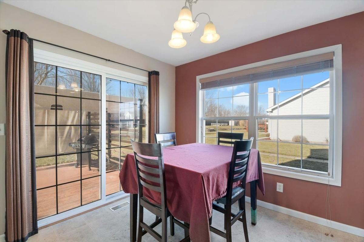 705 Bergamot St - Photo 5 of 25