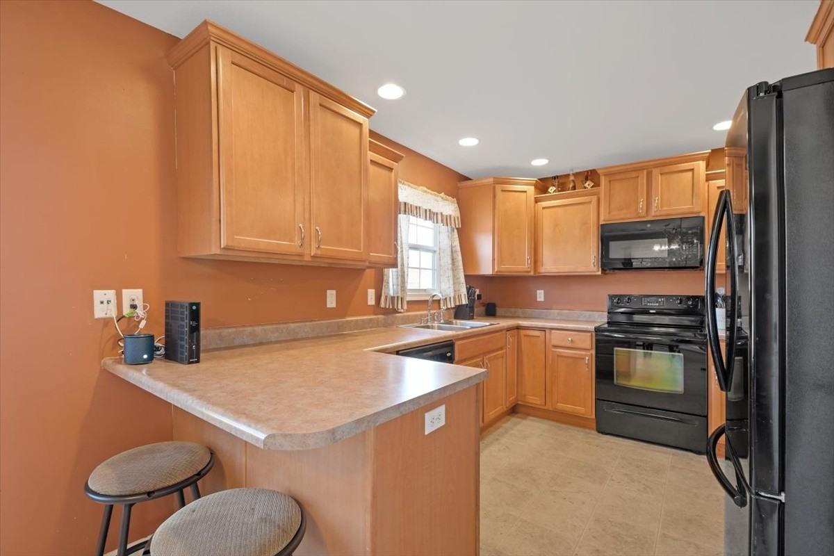 705 Bergamot St - Photo 6 of 25