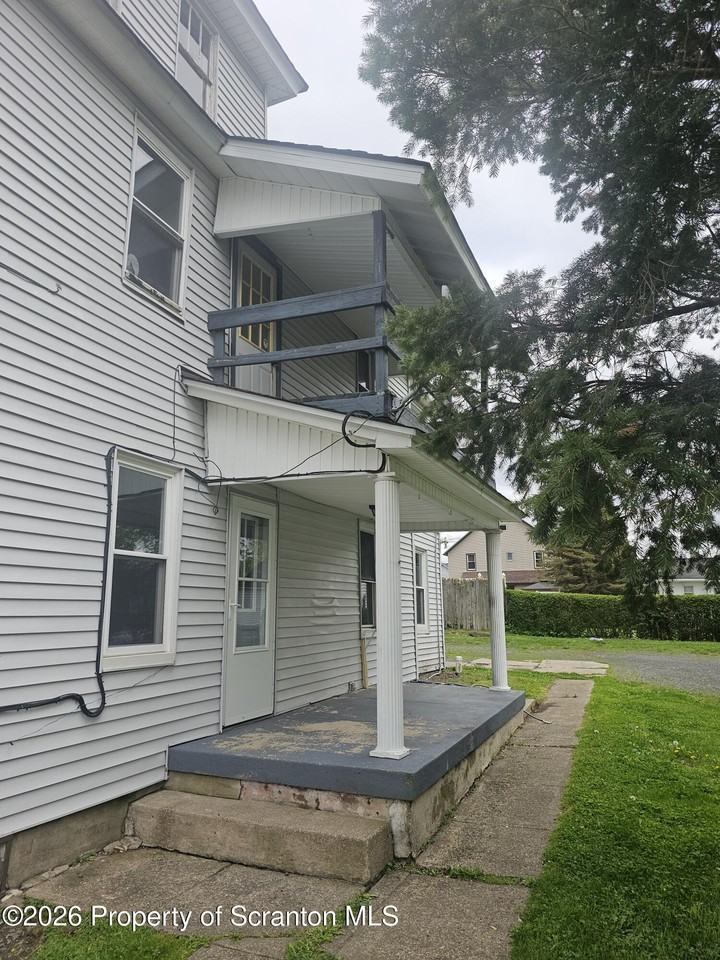 112 William St - Photo 3 of 10