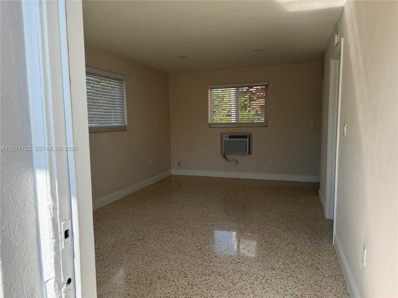 3311 Sw 25th Ter - Photo 2 of 10