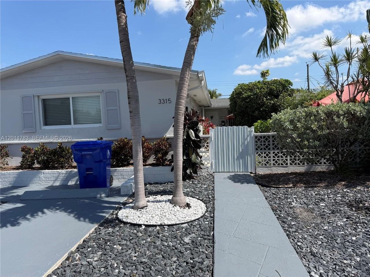 3311 Sw 25th Ter - Photo 3 of 10