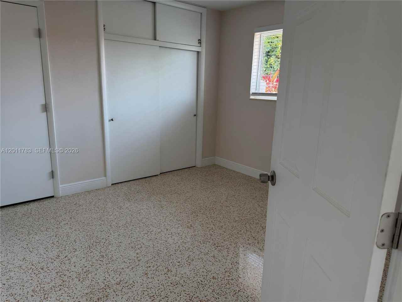 3311 Sw 25th Ter - Photo 4 of 10