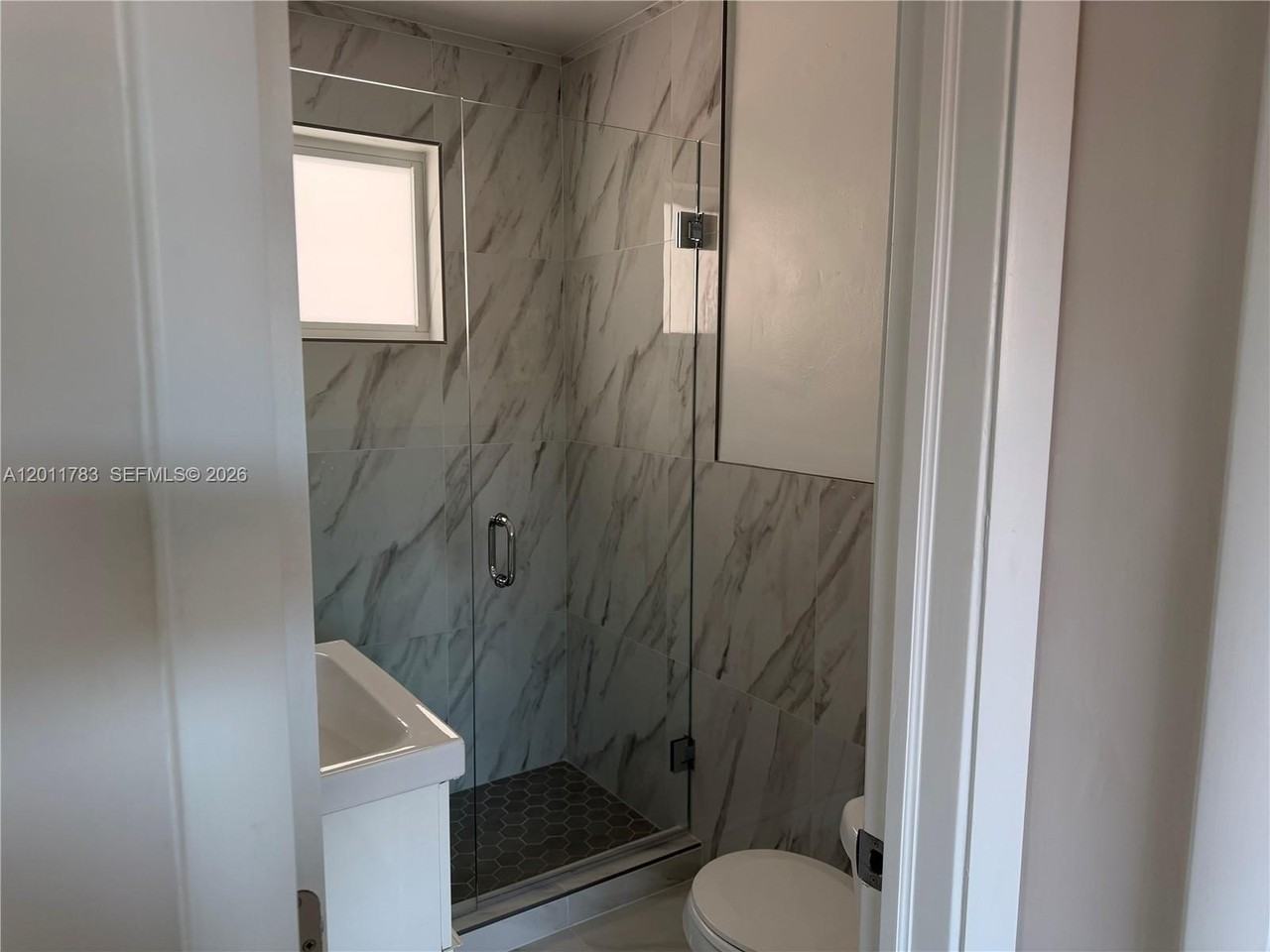 3311 Sw 25th Ter - Photo 5 of 10