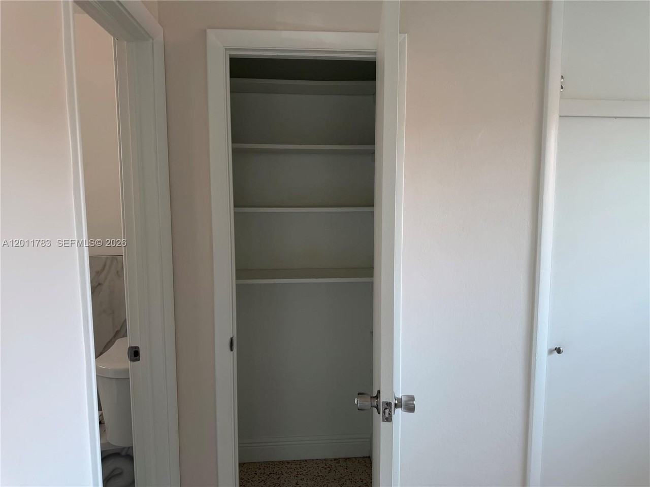 3311 Sw 25th Ter - Photo 6 of 10