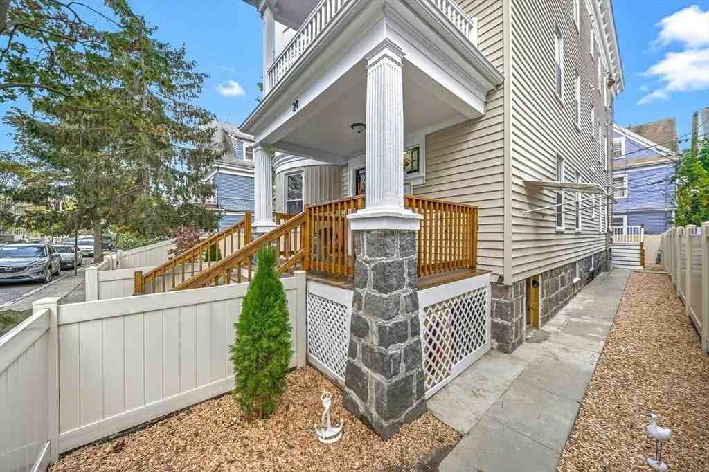 24 Hinckley St - Photo 4 of 36