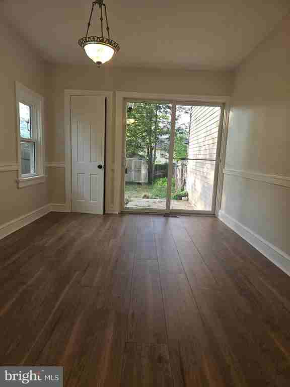 115 E 2nd St - Photo 6 of 32