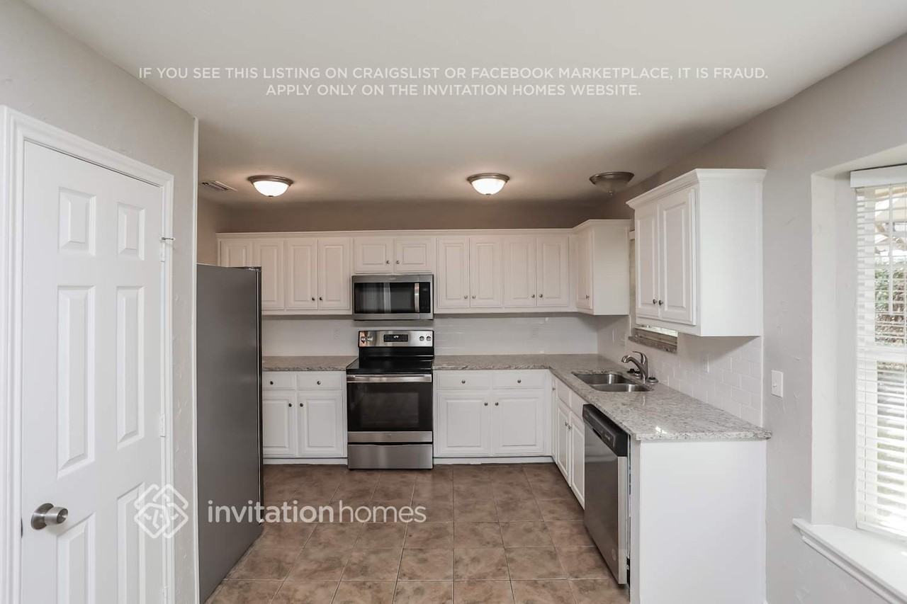 2311 Statler Dr - Photo 4 of 16