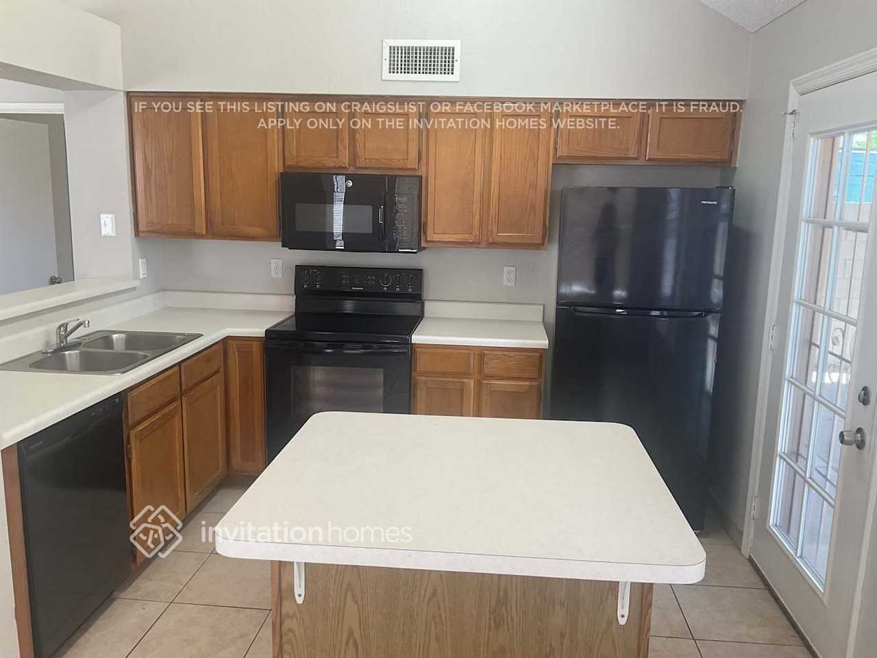 2142 W Monona Dr - Photo 3 of 8