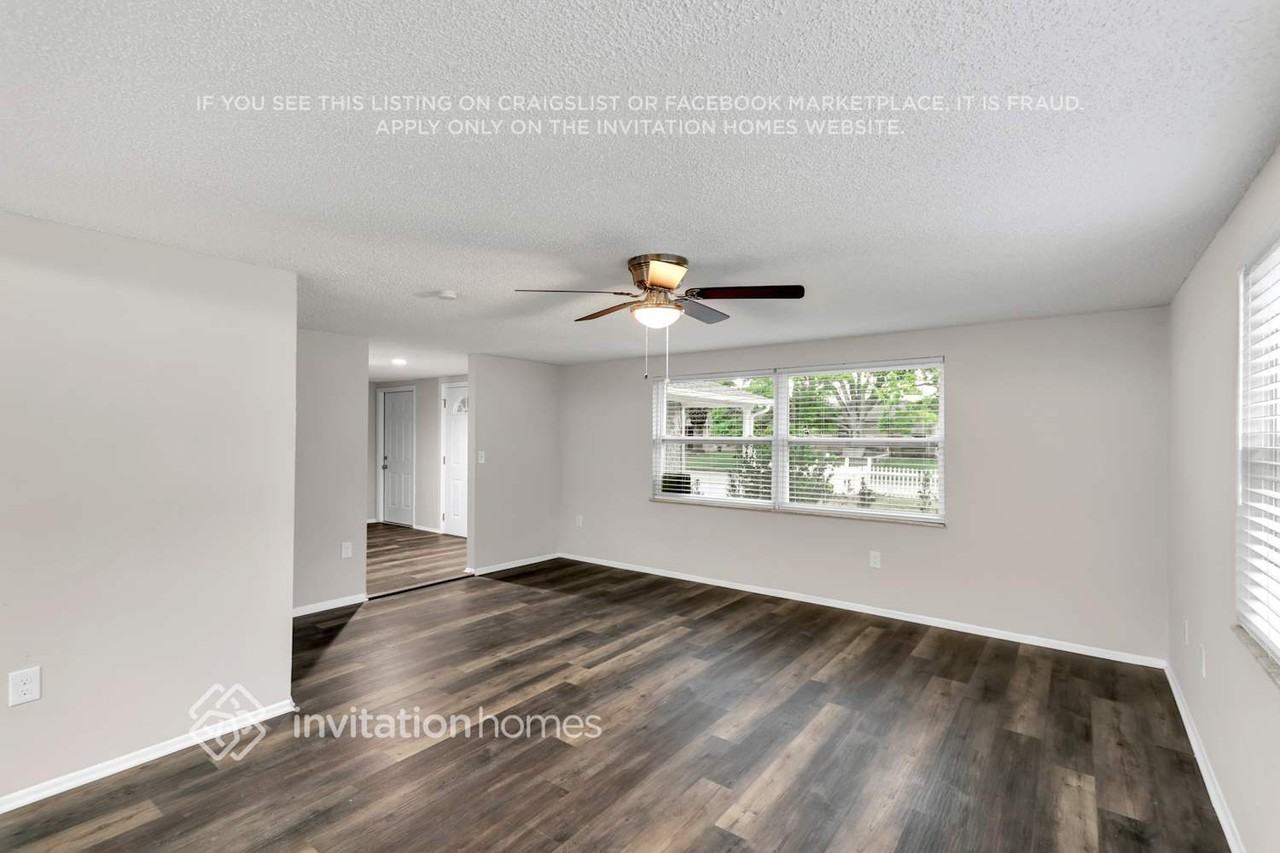 8735 Spanish Moss Dr - Photo 4 of 29