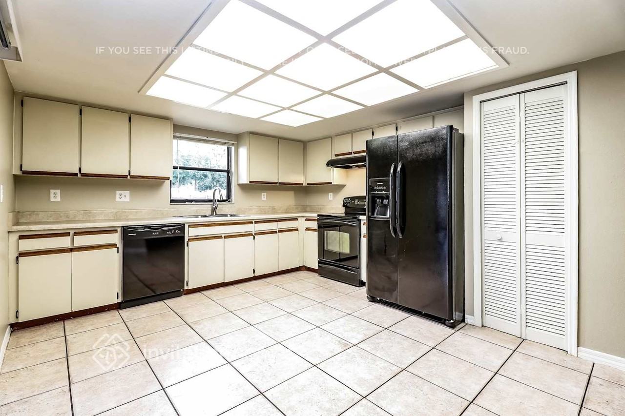 13003 Madison Ave - Photo 4 of 21