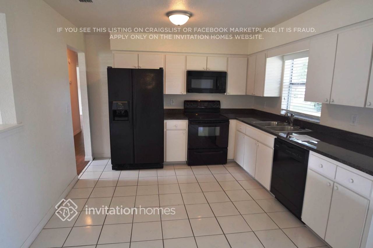 837 Dove Ridge Dr - Photo 4 of 12