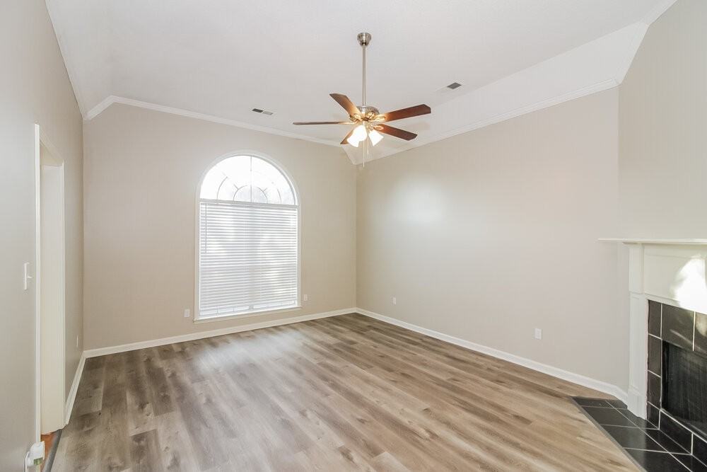 600 Ashley Glen Cir W - Photo 4 of 17