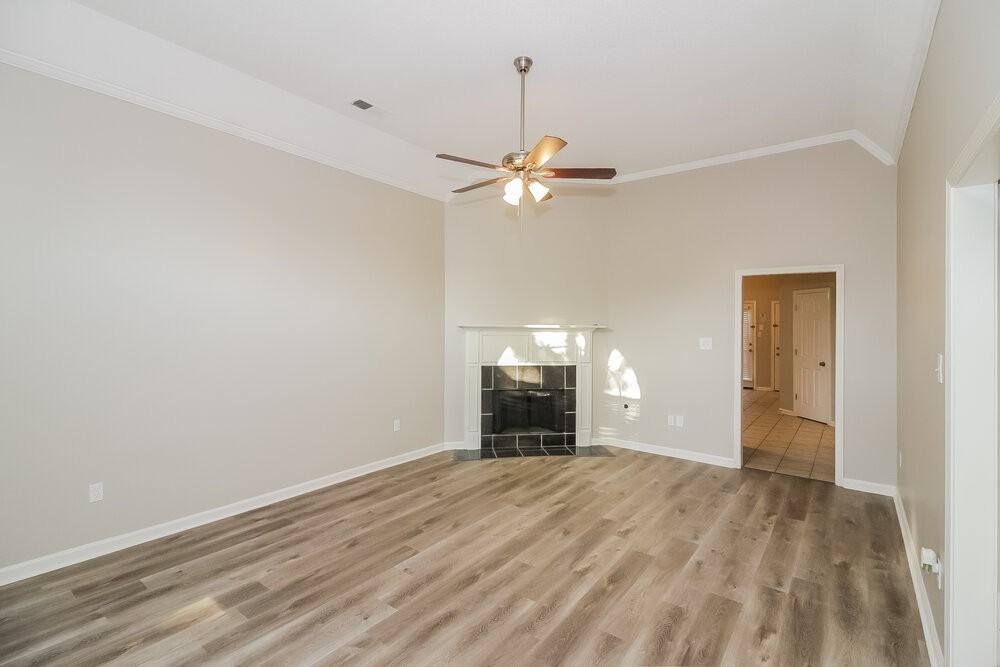 600 Ashley Glen Cir W - Photo 5 of 17