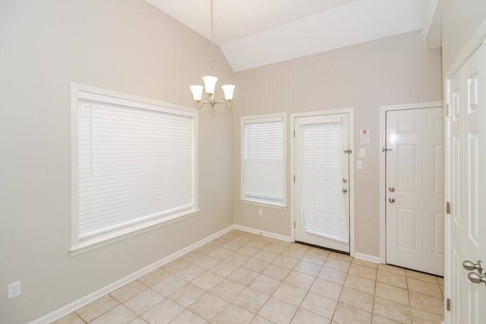 600 Ashley Glen Cir W - Photo 7 of 17