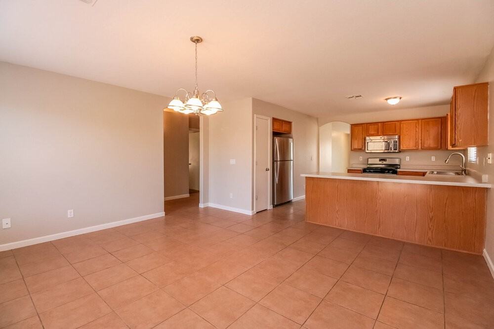 11026 E Delta Ave - Photo 5 of 15