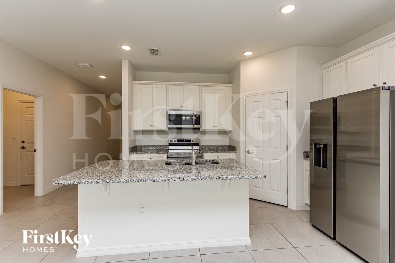 348 Corbel Ln - Photo 3 of 15