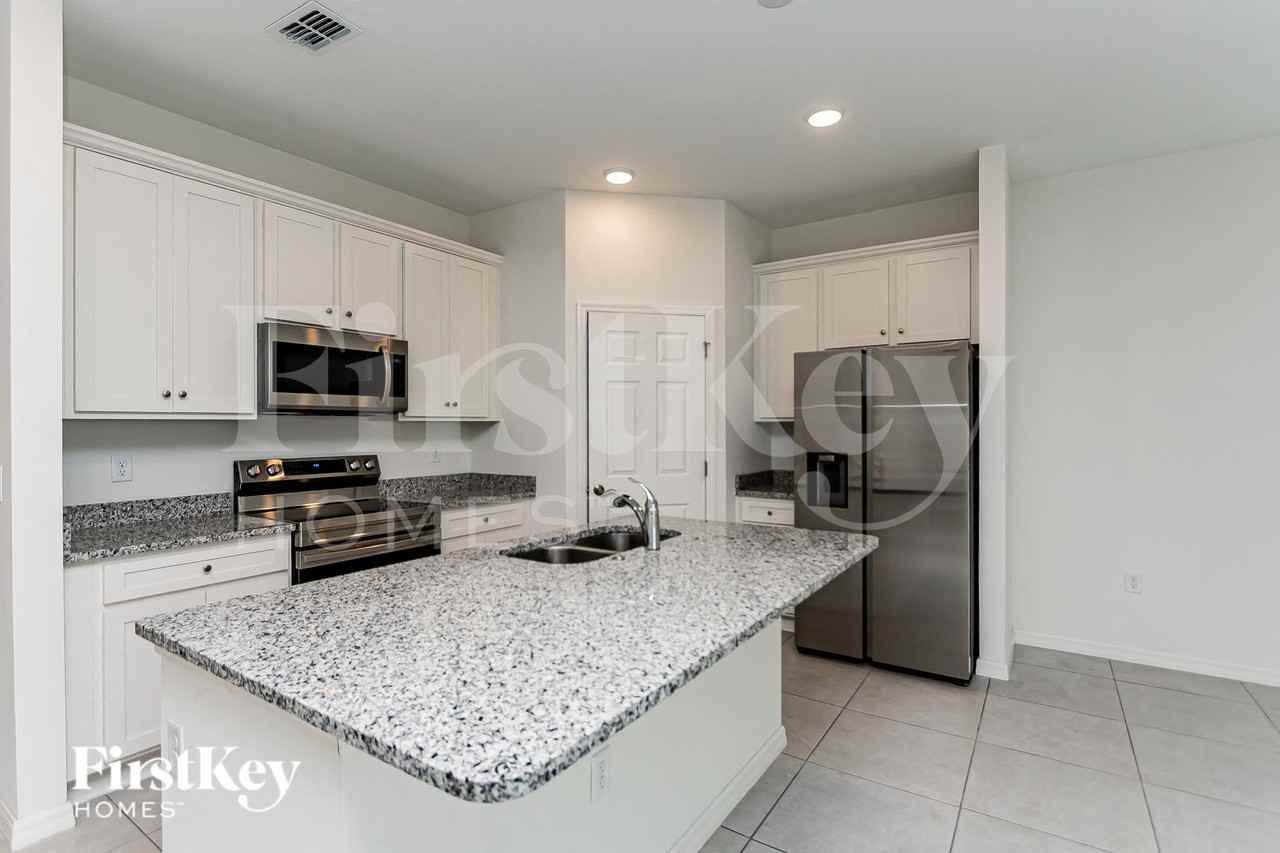348 Corbel Ln - Photo 4 of 15