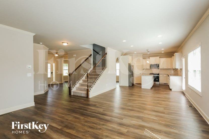 4009 Windsor Trl - Photo 3 of 15