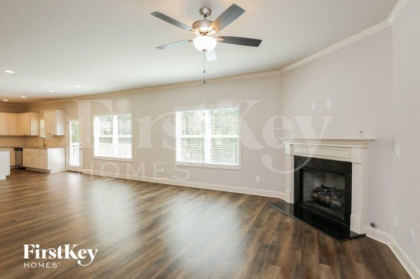 4009 Windsor Trl - Photo 4 of 15