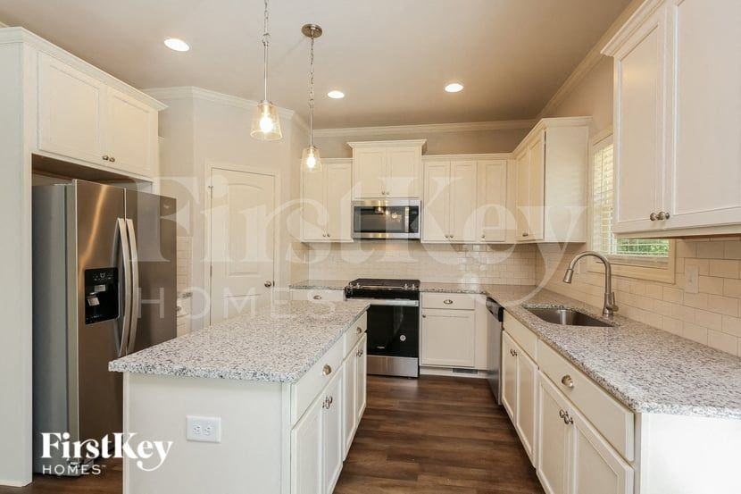 4009 Windsor Trl - Photo 5 of 15