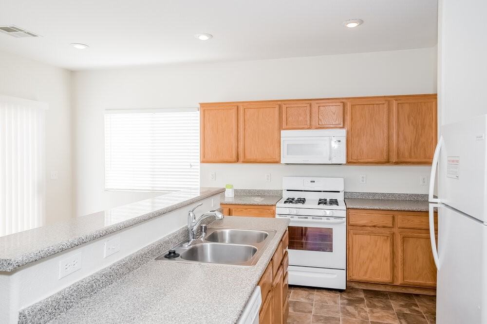 4924 White Jade St - Photo 5 of 15