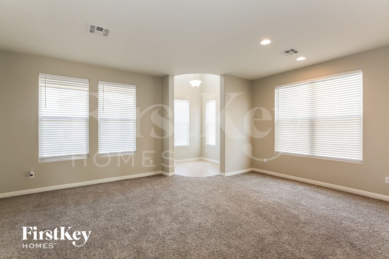 4184 Octans St - Photo 4 of 15