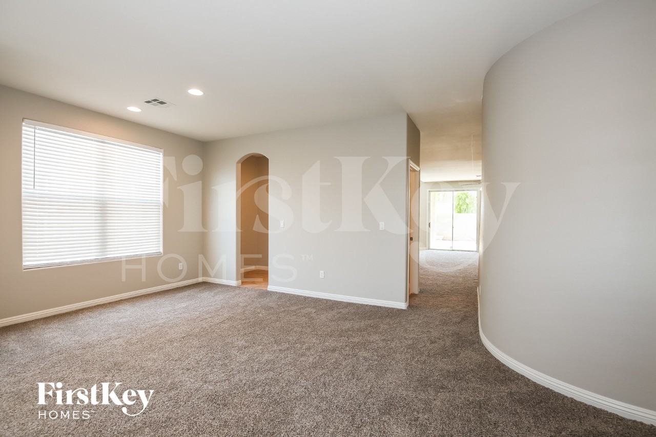 4184 Octans St - Photo 5 of 15