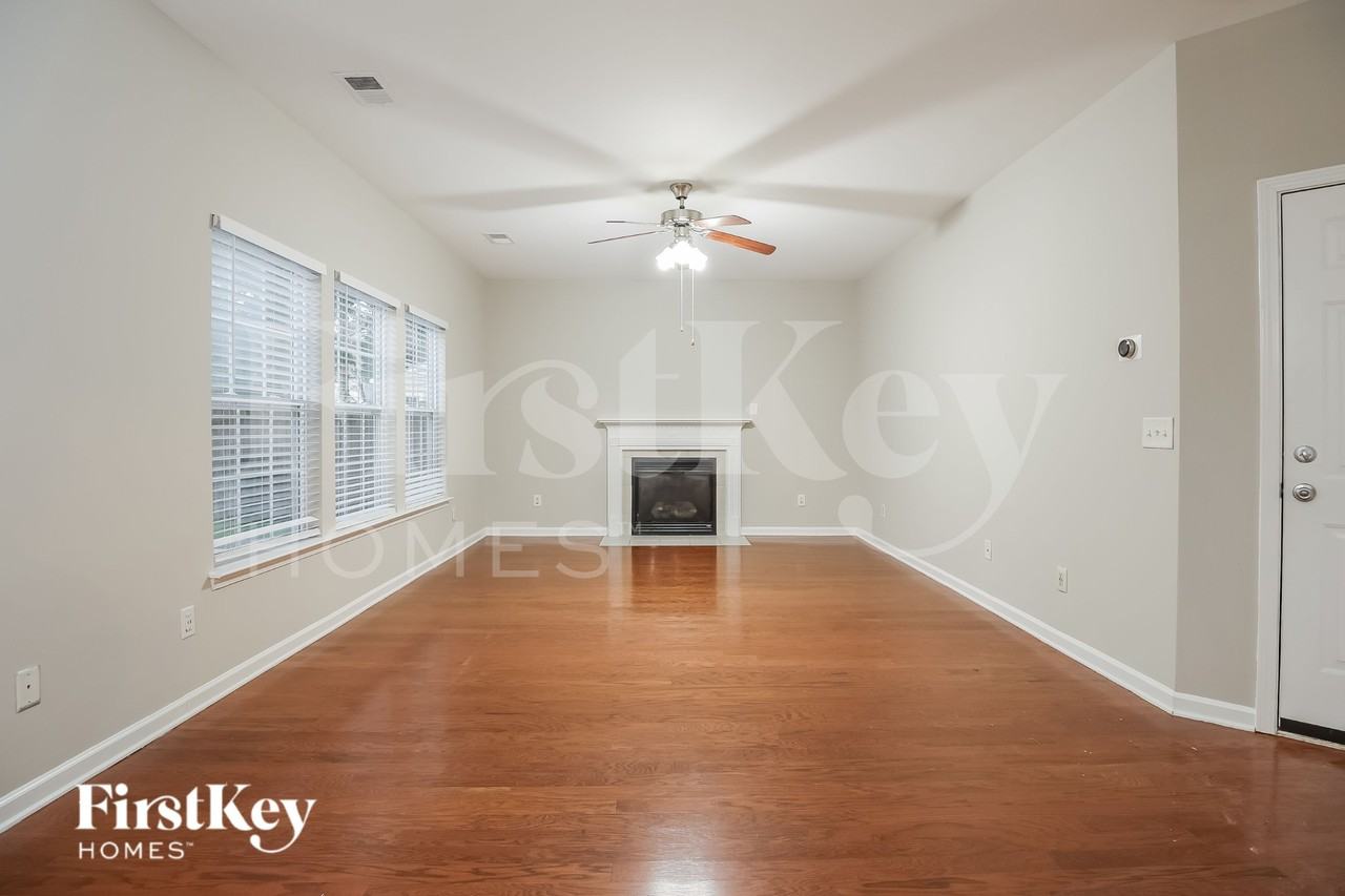 5265 Stonewall Dr - Photo 3 of 15